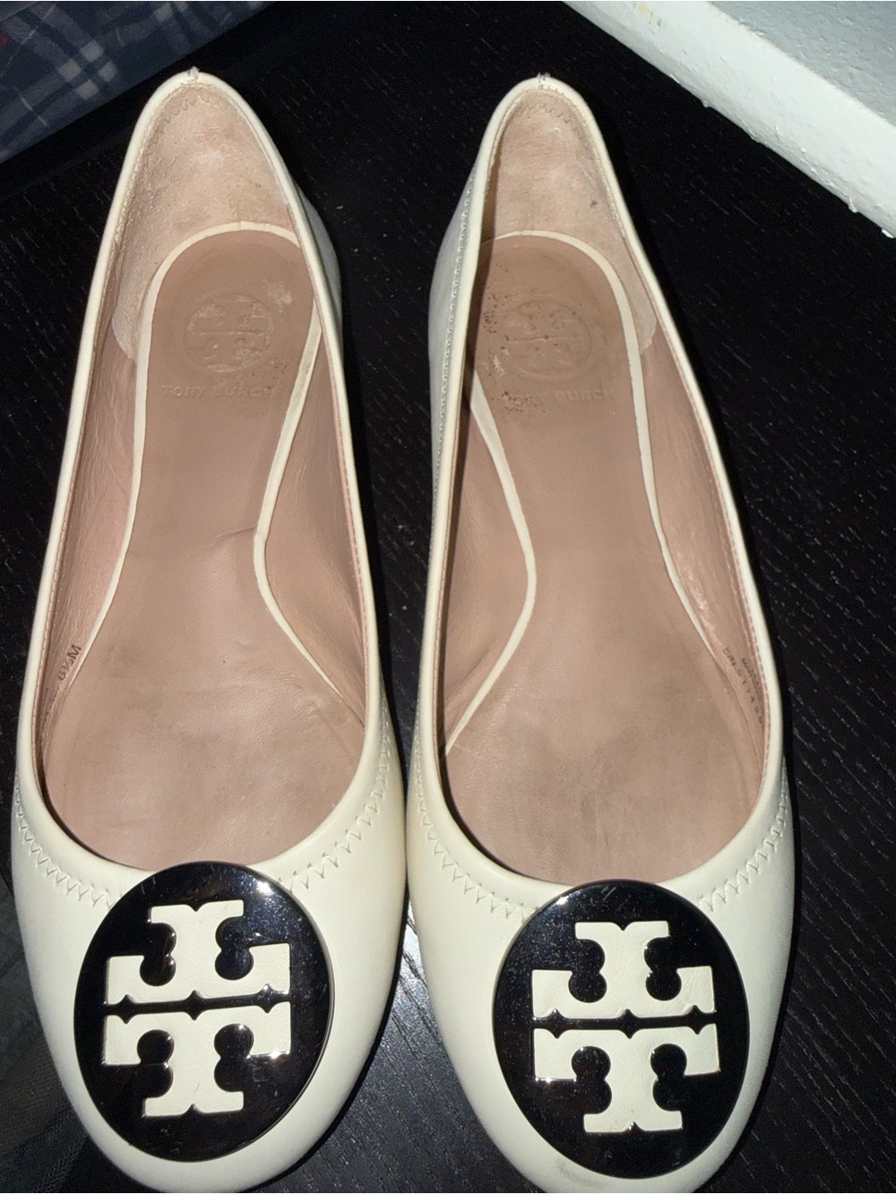 Tory Burch Cream Leather Logo Round-Toe Ballet Flats with Black Emblem